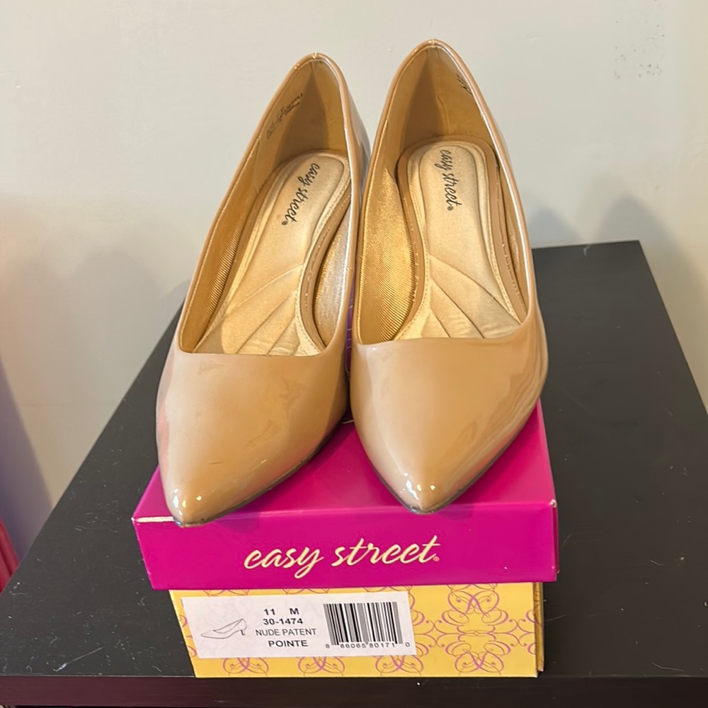 Easy Street Pointe heel in nude patent